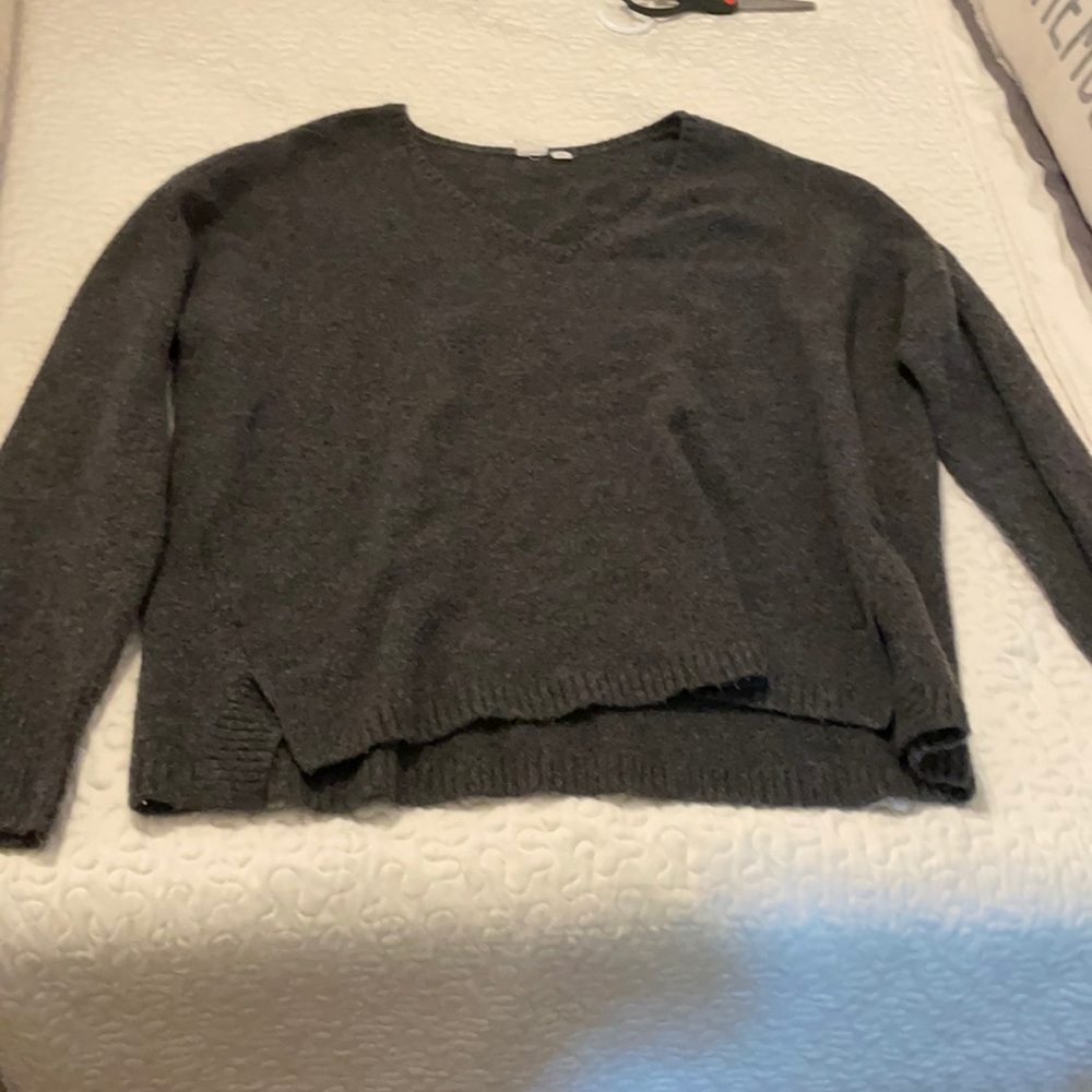 Gap sweater